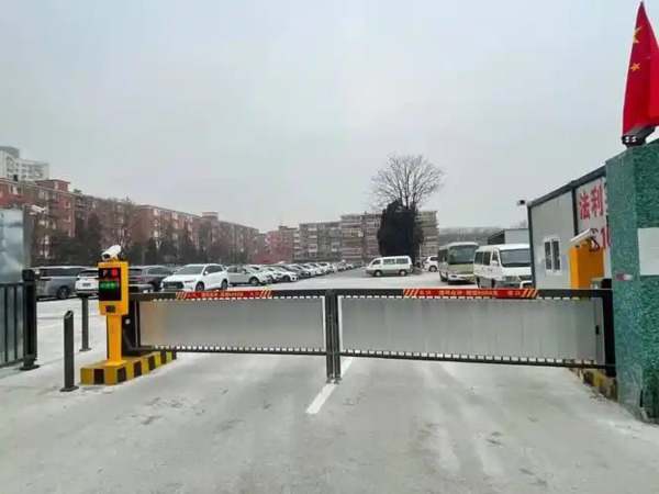 湖州智能停车场道闸系统，高效管理车辆进出，提升安全性与便捷性。