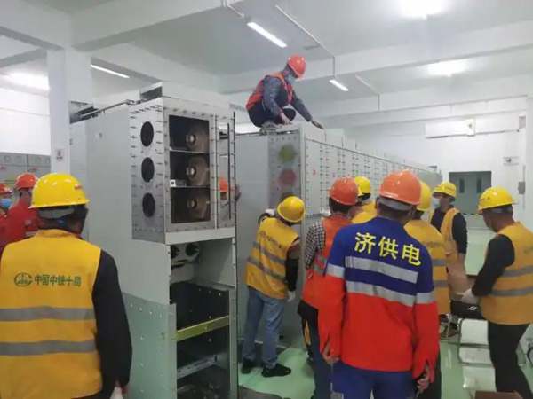 智能电网高效管理能源，优化分配，提升能效，支持可持续发展。