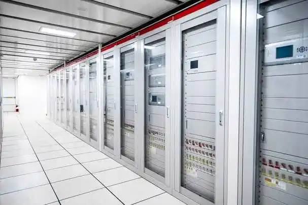 弱电系统施工质量控制，确保通信、安全、自动化系统精准安装，遵循规范，保障性能稳定。