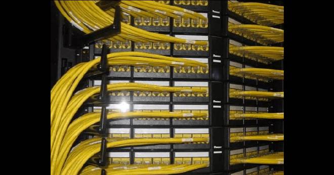 工业自动化与控制技术是弱电系统的核心，涉及传感器、执行器、PLC、DCS等，实现精准控制与高效管理。