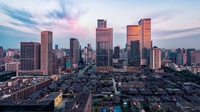 澳门历史城区，融合中葡文化，古街巷弄，巴洛克教堂，历史遗迹，独特风情。