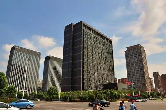 建筑工地体验馆：模拟施工现场，安全教育，技能培训，互动体验，提升安全意识。