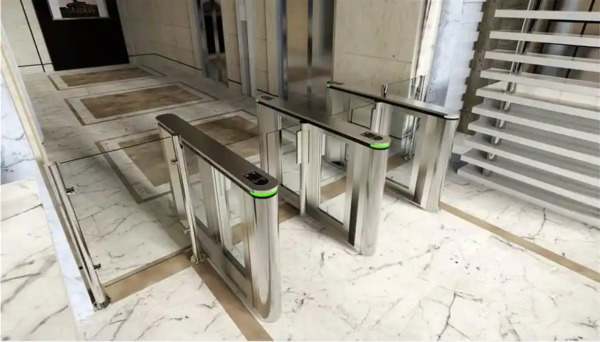 门禁系统工作站，是一套集成化、智能化的出入管理设备，用于控制和监控人员进出，保障区域安全。