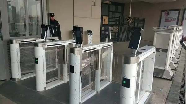 出租车远程监控系统，实时追踪定位，保障乘客安全，提升服务质量。