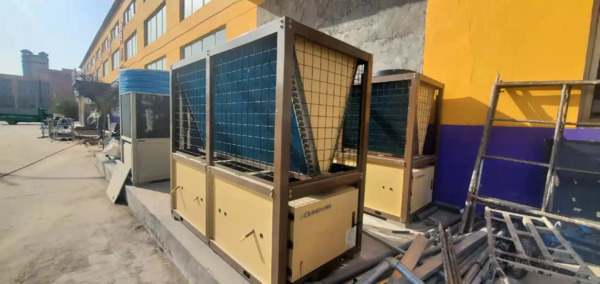 复合型空气净化装置，高效去除PM2.5、甲醛等污染物，为您创造清新健康的室内环境。