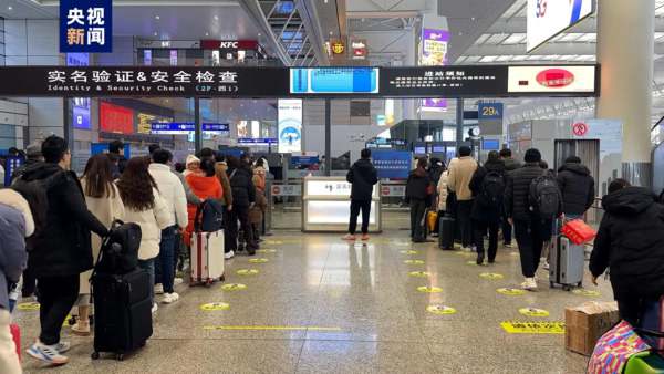 深圳交通流量分析：高密度、动态变化，影响因素多，需综合调控。