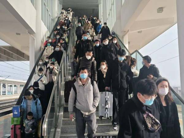 厦门今日客流量旺盛，旅游、商务人士络绎不绝，各大景点人潮涌动，彰显城市活力。