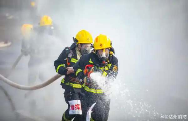 露天煤矿火灾预防：加强监测、防火隔离、合理开采、及时灭火。