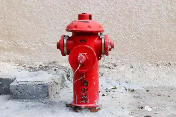 疏散逃生窗是紧急情况下的安全出口，设计用于快速逃离危险区域，保障人员安全。