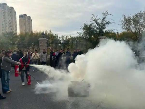 消防会议：聚焦火灾预防、应急响应，提升公众安全意识，共筑安全防线。