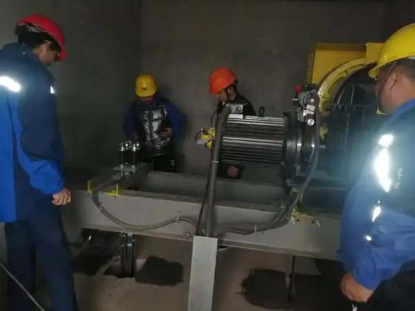 电梯维修学徒，负责协助师傅，学习电梯故障诊断与维修技能，确保电梯安全运行。