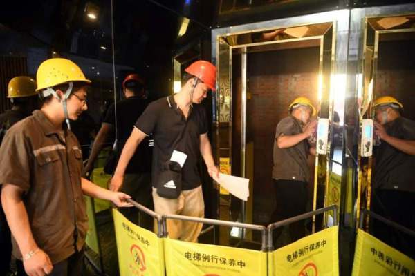 智能电梯维保方案：利用AI技术，实时监控电梯状态，按需维护，提高效率，降低成本。